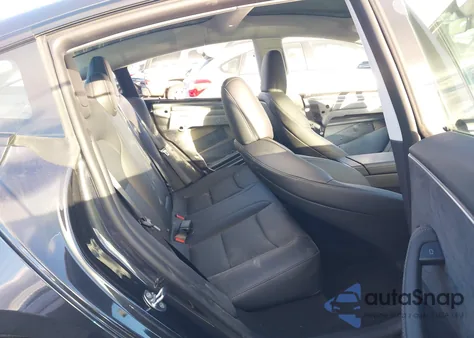 2025 Tesla Model 3 Long Range All-Wheel Drive z USA, uszkodzony, nr VIN 5YJ3E1EB7SF066371